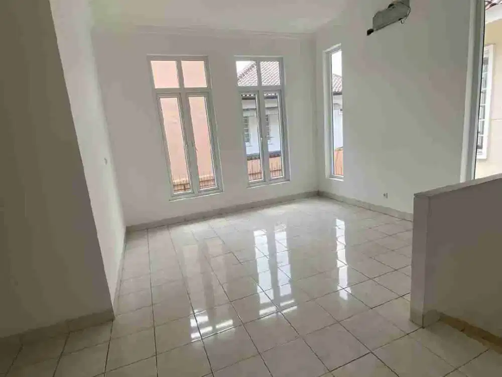 DISEWAKAN RUMAH MEWAH SIAP HUNI DI ALAM SUTERA SERPONG, TANGGERANG SELATAN
