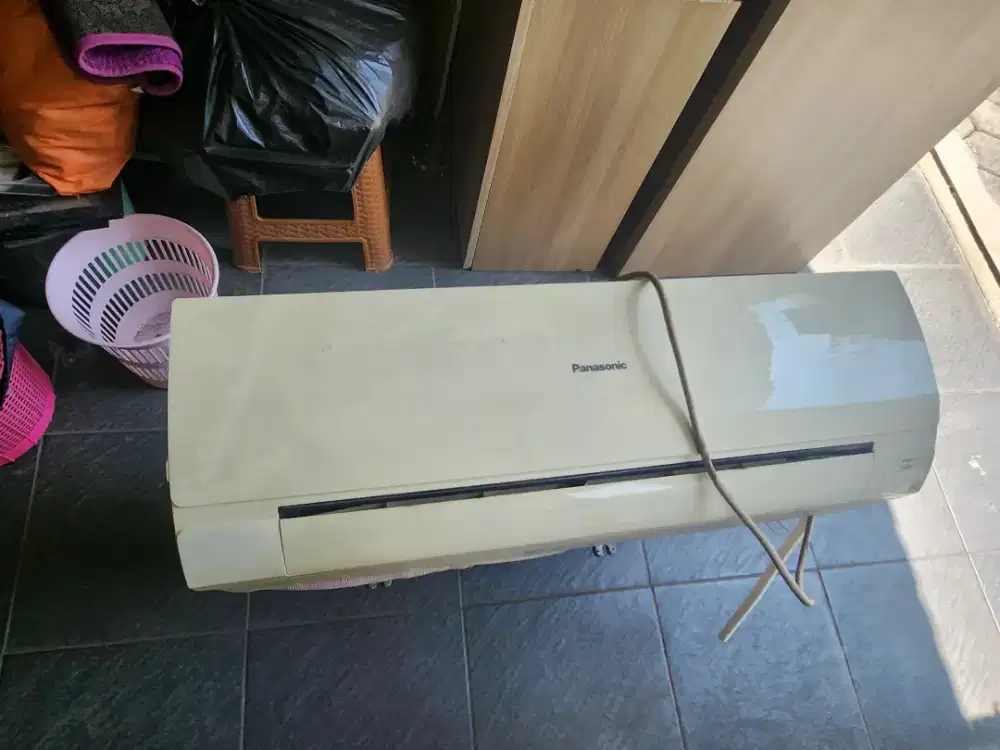 AC merk Panasonic 1 1/2 pk lengkap: indoor , outdoor, briket & remote