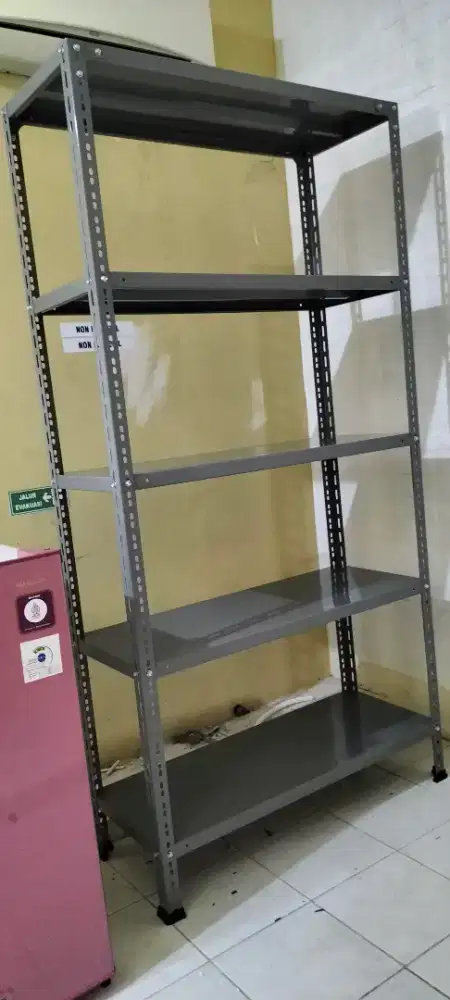 Rak besi bongkar pasang