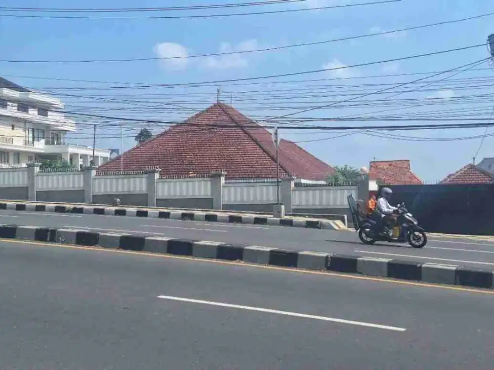 ( JAUH DIBAWAH NJOP) RUMAH DI JALAN RAYA TEUKU UMAR  SEMARANG