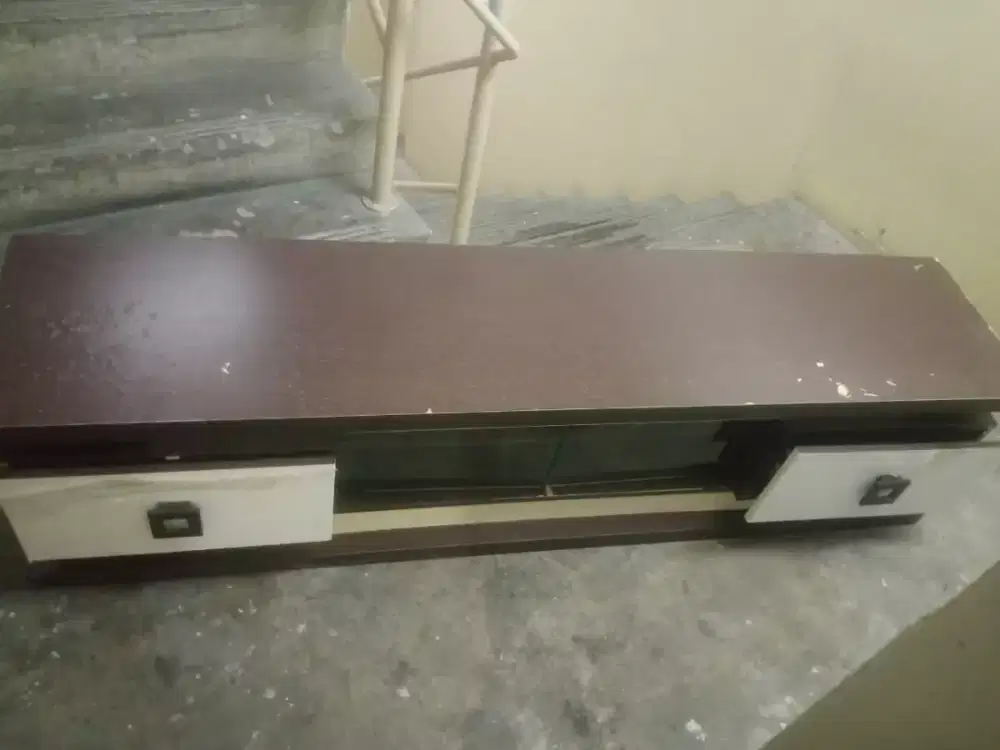 Meja tv mulus siap pakai ya