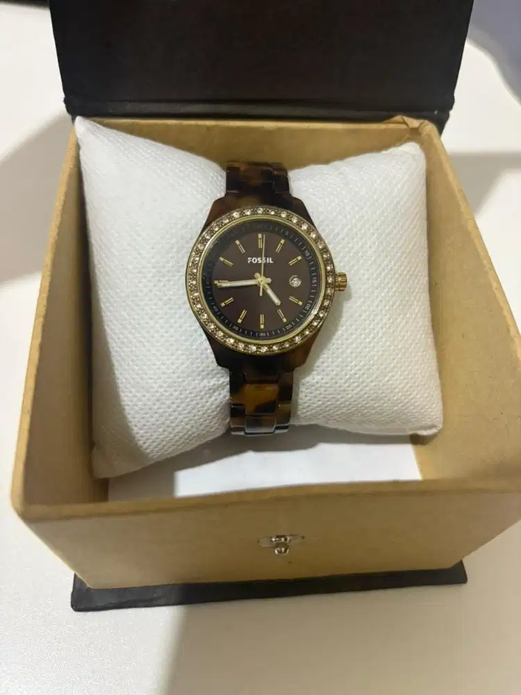 Preloved Jam fossil ori