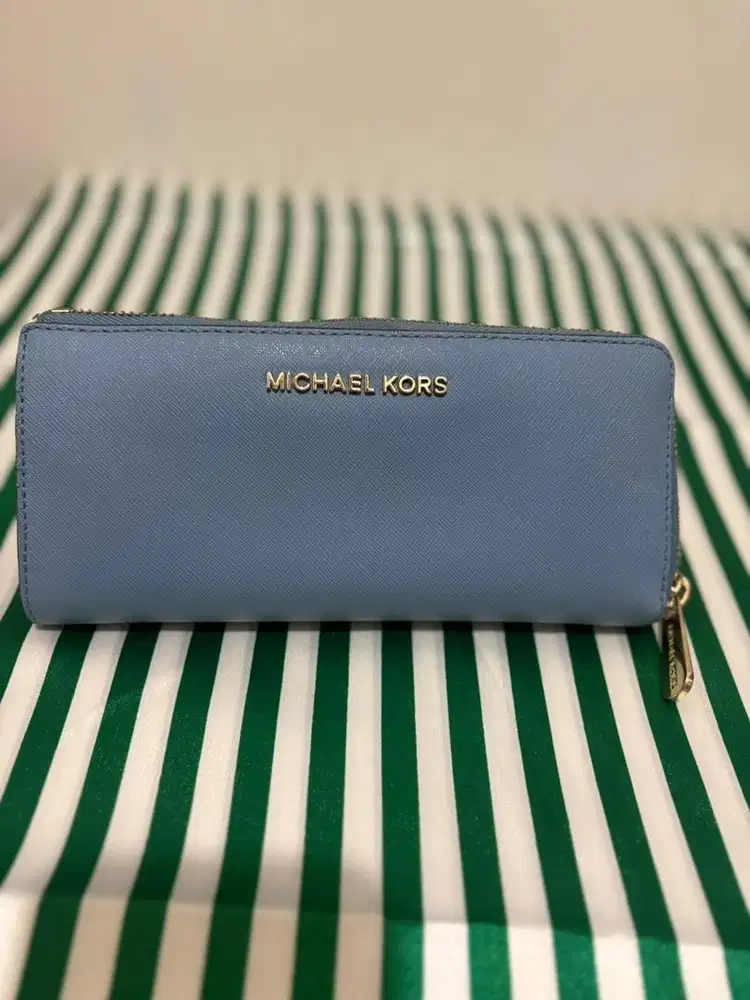 Preloved dompet MK biru