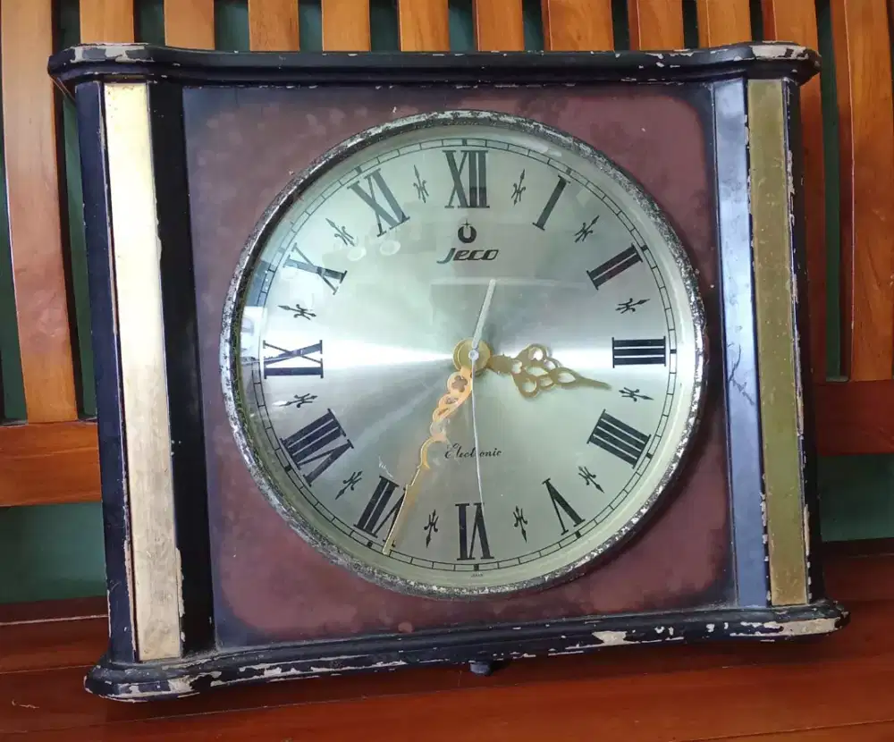 jam dinding transistor