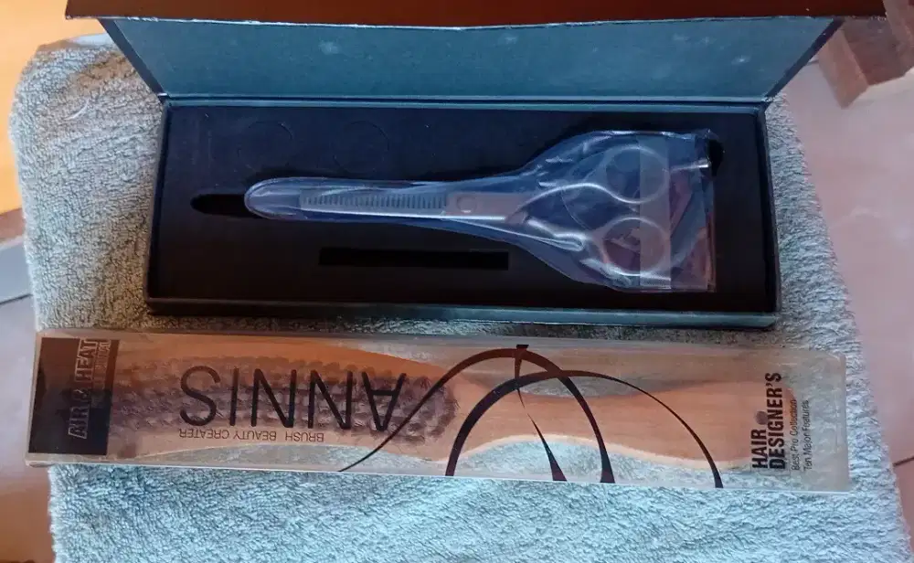 Gunting + sikat rambut untuk salon/barbershop