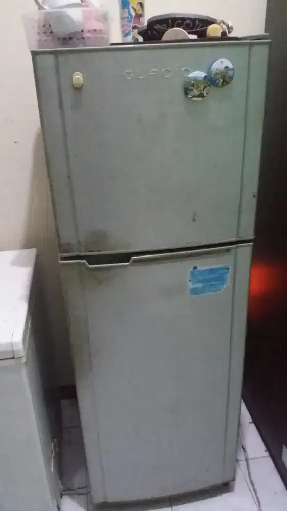 Dijual Kulkas 2 Pintu Glacio Bagus Dingin Fungsi Normal