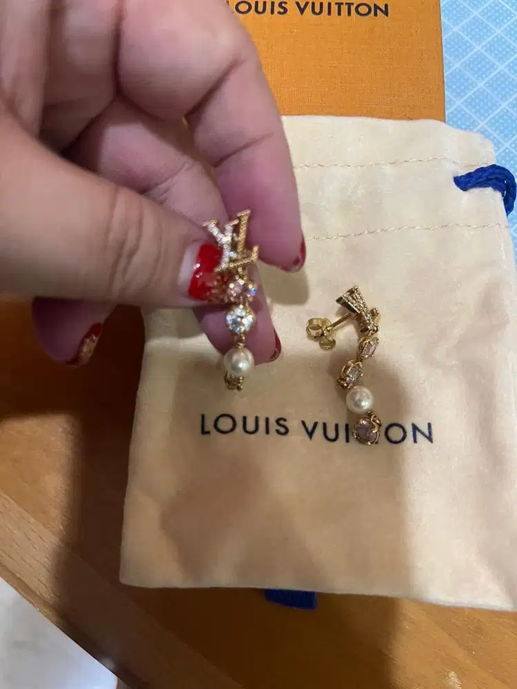 Anting Louis Vuitton (LV)