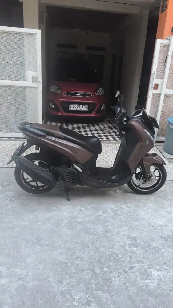 Yamaha lexi S tahun 2018 surat surat lengkap pajak dan plat hidup