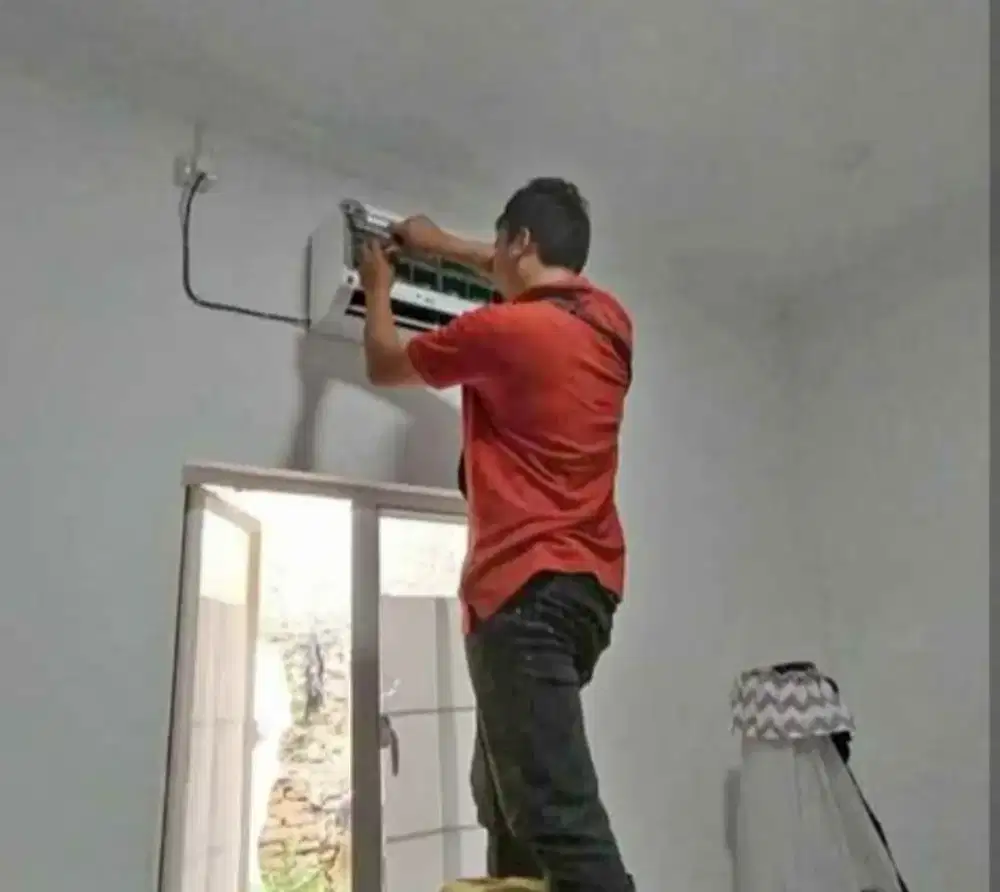 Service AC tidak dingin, bongkar pasang AC, cuci AC, tambah isi freon