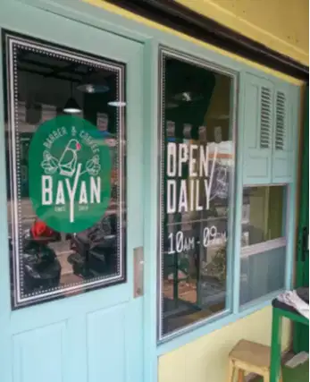 Spesialis cutting stiker rumah kacafilm kantor kaca film uv gedung dll