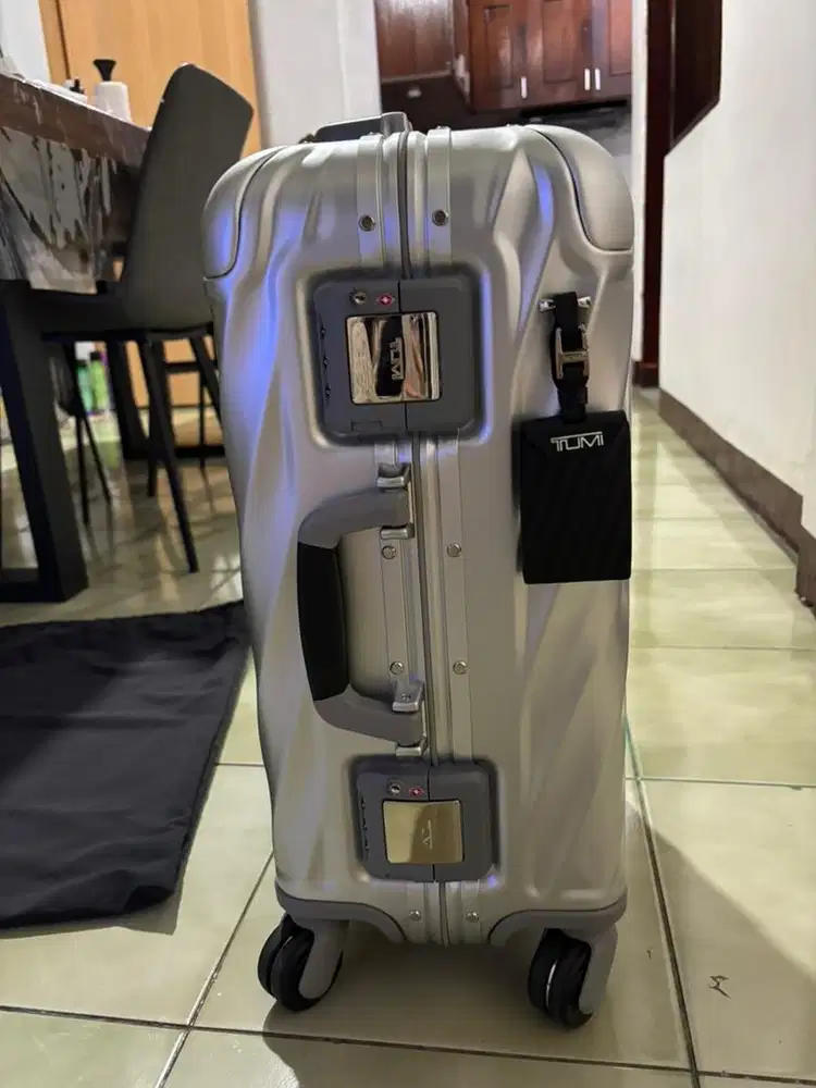 TUMI Koper Abu-abu Silver Metalik