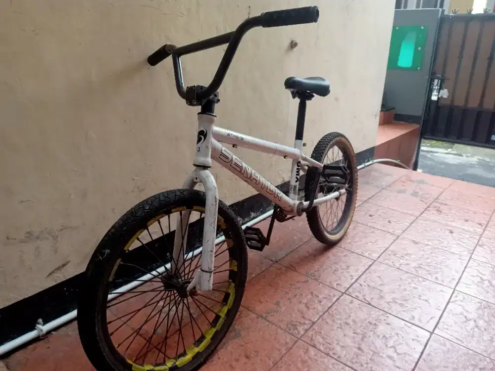 Sepeda kurang anak remaja