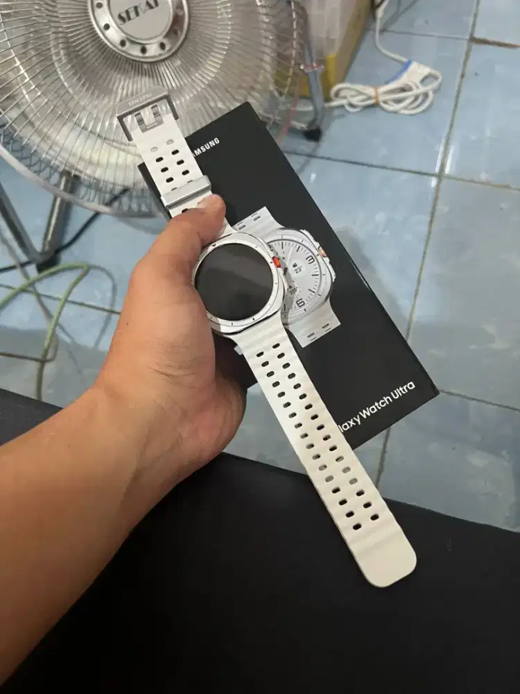 Samsung watch ultra  47mm titanium white