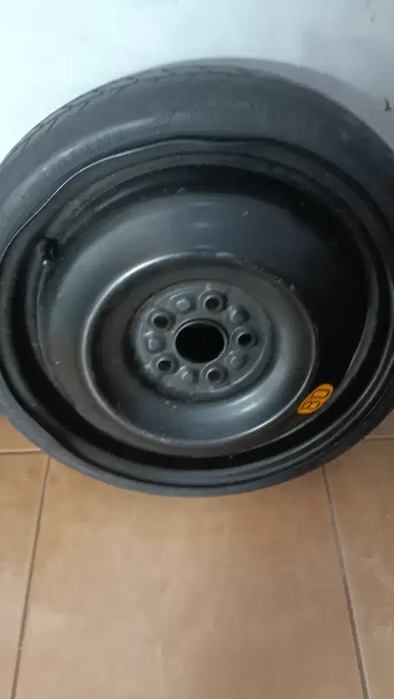 Ban cadangan Suzuki karimun