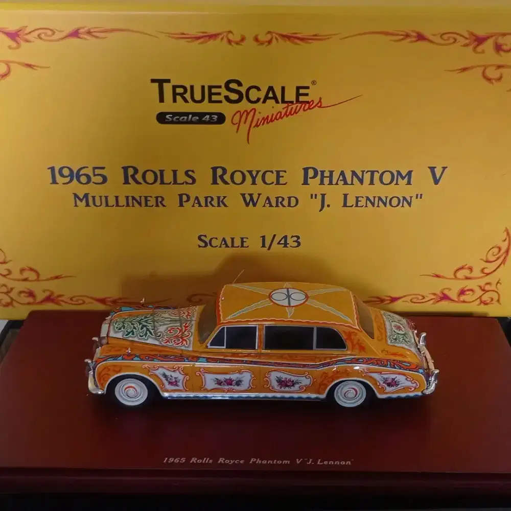TRUE SCALE MINIATURES - 1965 ROLLS ROYCE PHANTOM V - JOHN LENNON- 1/43