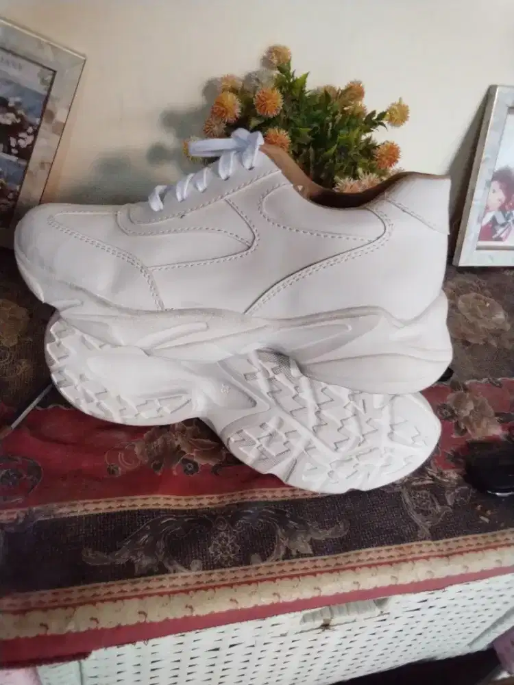 Jual sepatu baru merk New era