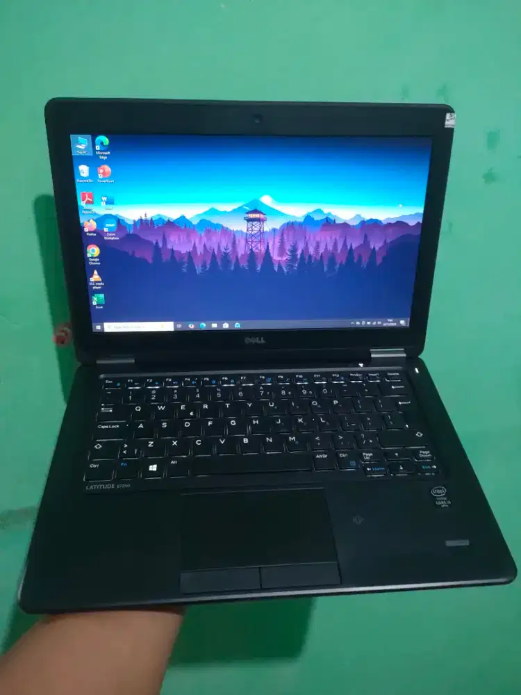 LAPTOP DELL E7250 intel i5 G5 8/256Gb Mulus Murah