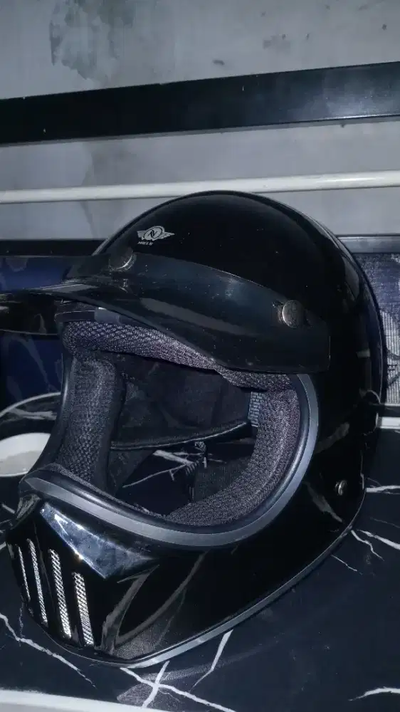 Helm Cakil Ukuran M, Warna Hitam Glosy