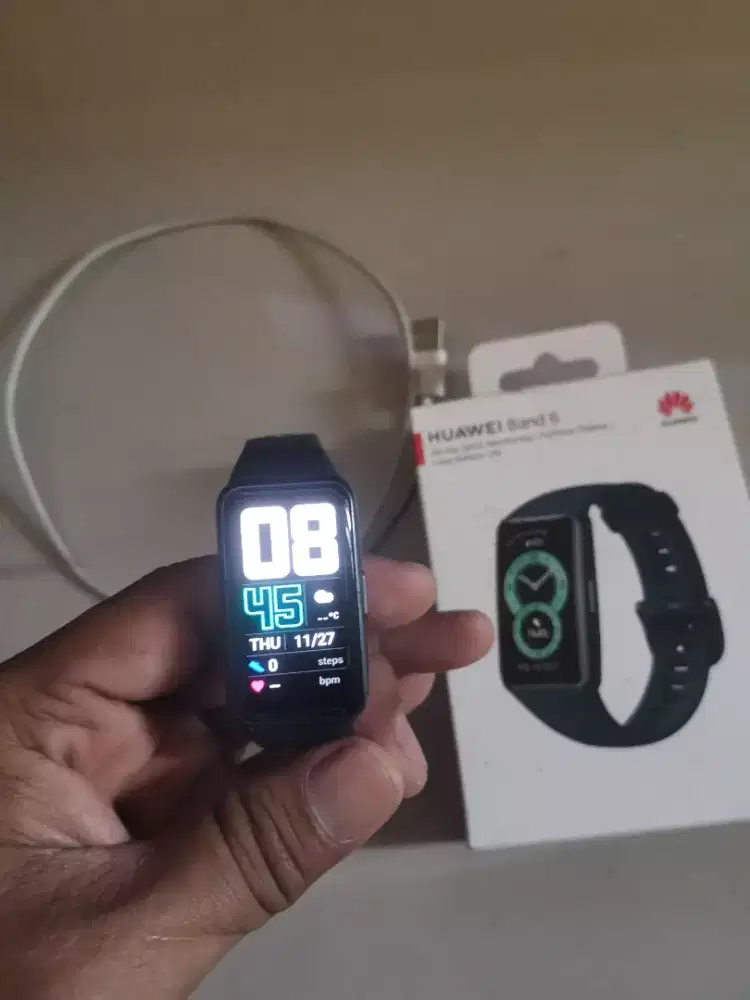 Huawei Band 6 jam tangan
