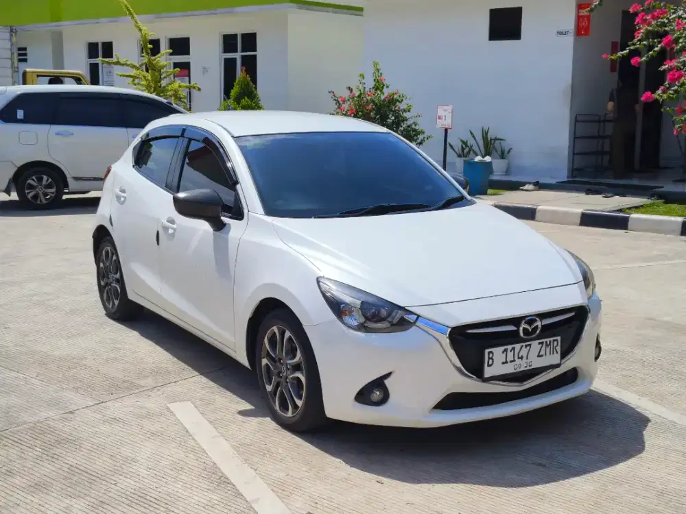 Mazda 2 R Skyactiv 2015 Low KM Automatic Mulus Terawat No PR