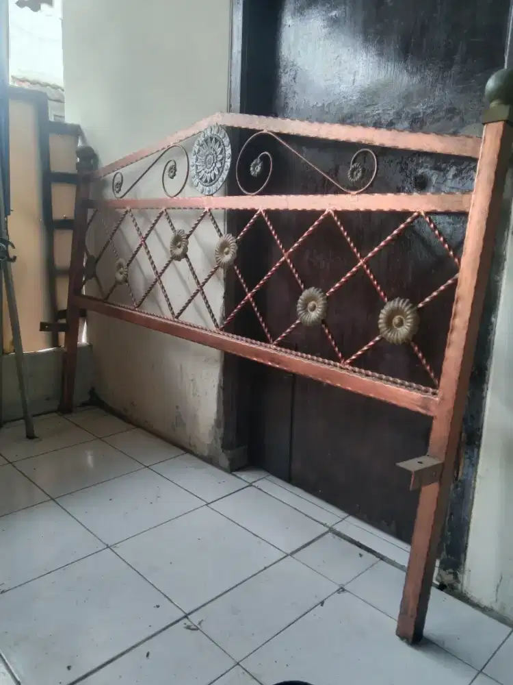 ranjang besi komplit 160x200
