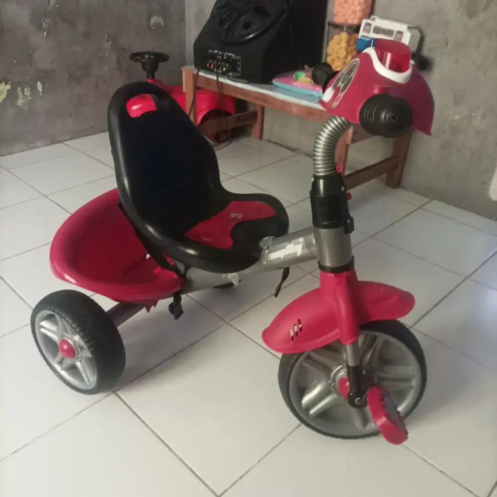 Sepeda anak roda tiga merk Family F-9163 musik