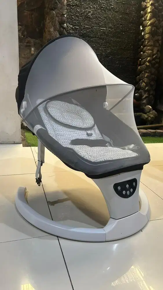 Sugar baby moms hug automatic baby/ayunan baby