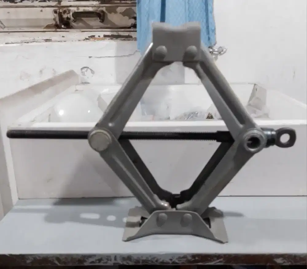 Dongkrak Mobil Second