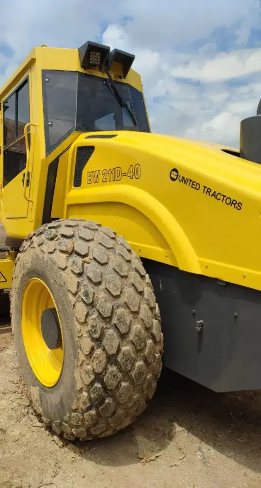 Vibro BOMAG BW211D-40 2017 di Samarinda