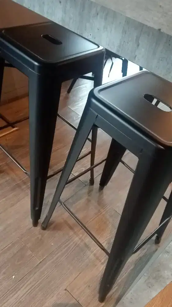 KURSI Bar Besi 6 pcs warna hitam