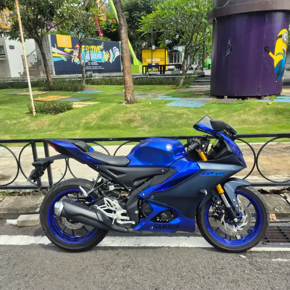 R15 V4 km 4rb ISTIMEWA Like New