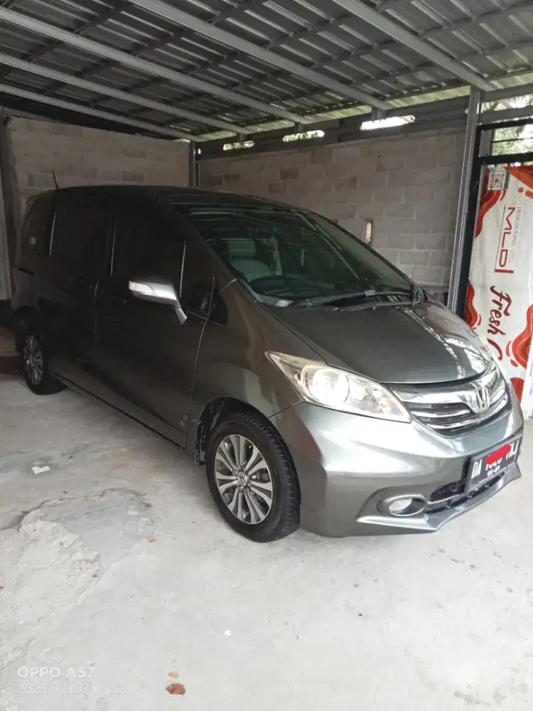 Honda freed warna abu abu
