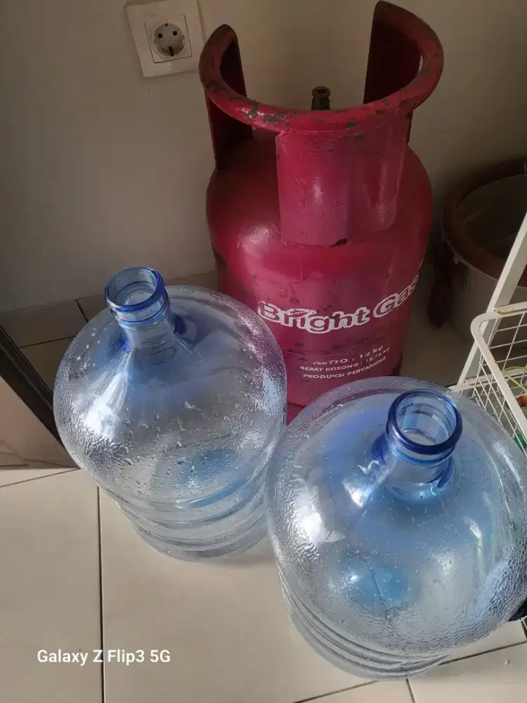 Tabungan gas dan galon aqua