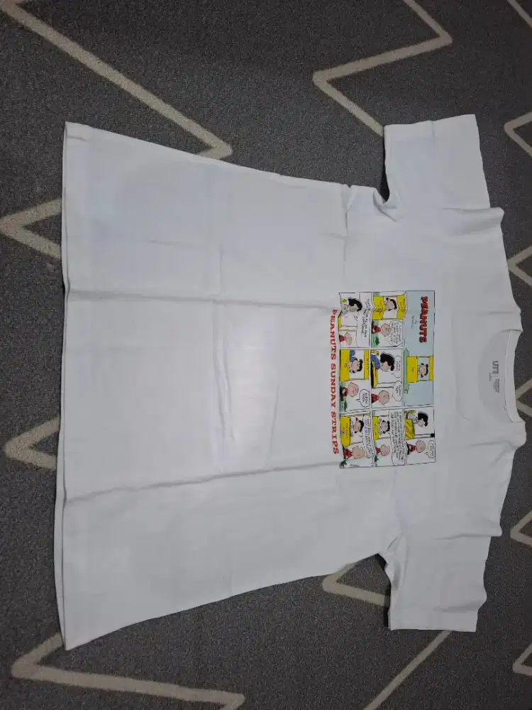Kaos uniqlo X peanuts