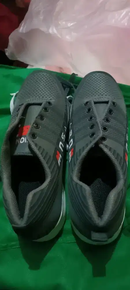 Sepatu no brand 2 unit