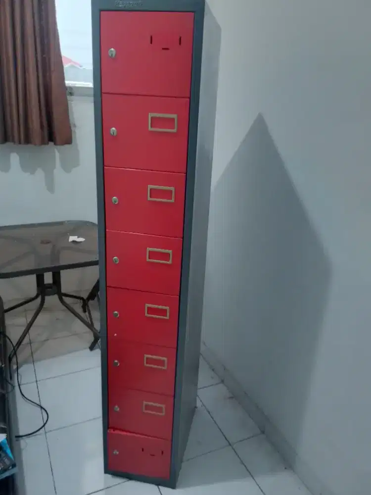 Lemari besi loker krisbow 8 laci