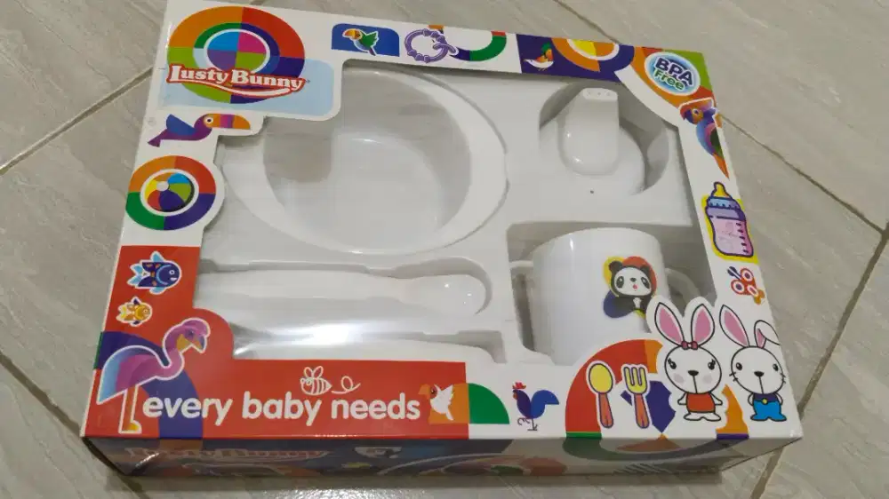 Perlengkapan Makan Lusty Bunny