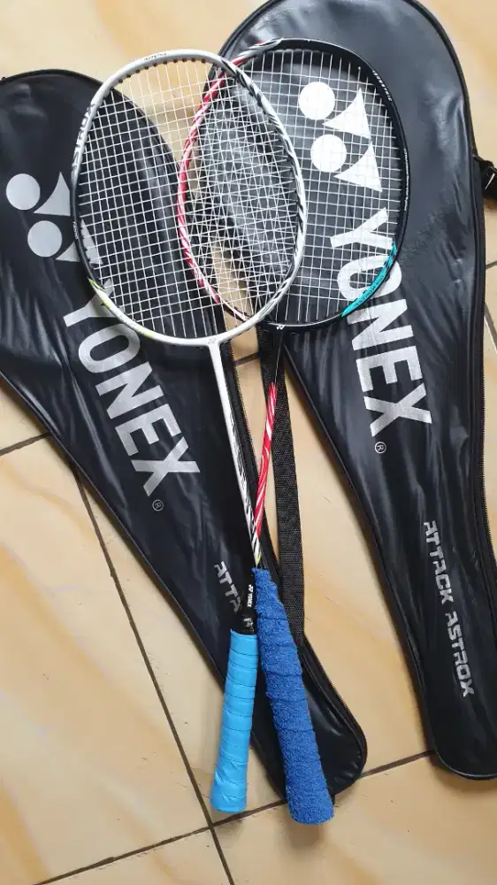 Raket yonex astrox 100zz dan yonex astrox 99 pro