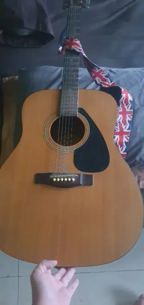 gitar yamaha f310,1 senar putus.kondisi seperti di foto