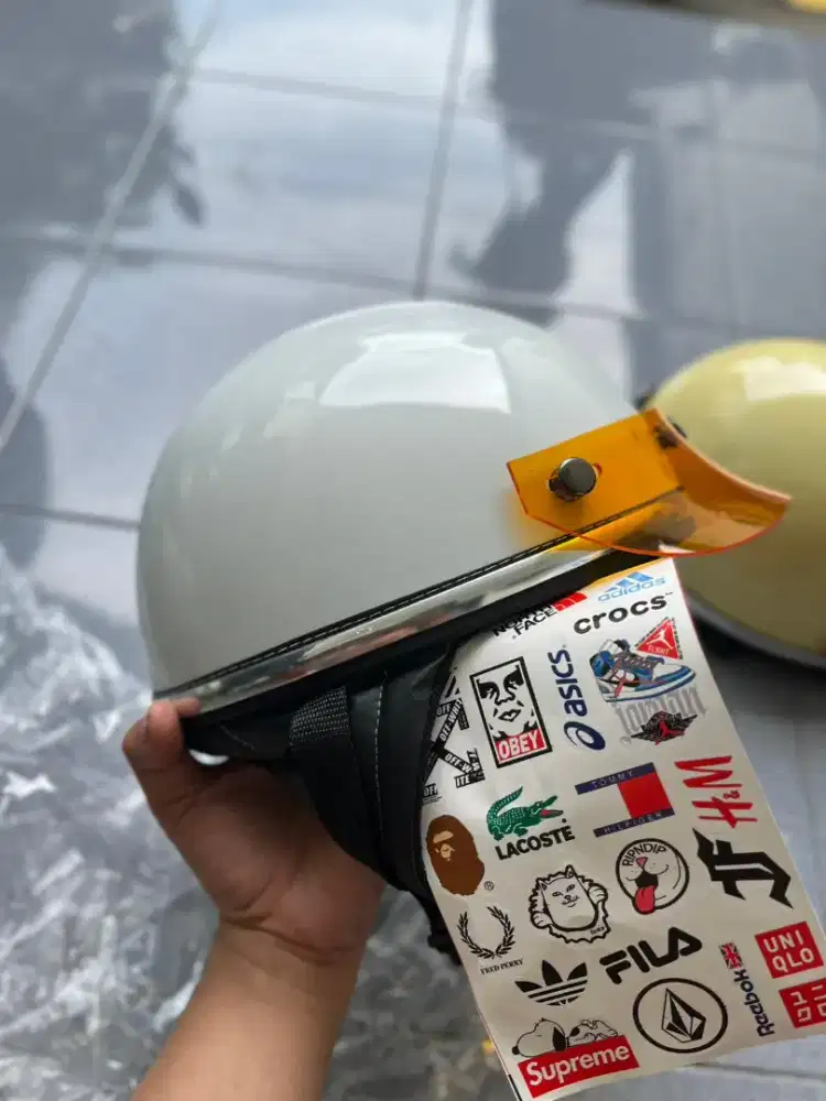 Helm chips retro vintage list crome white