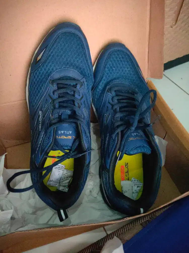 Sepatu spotec ukuran 45