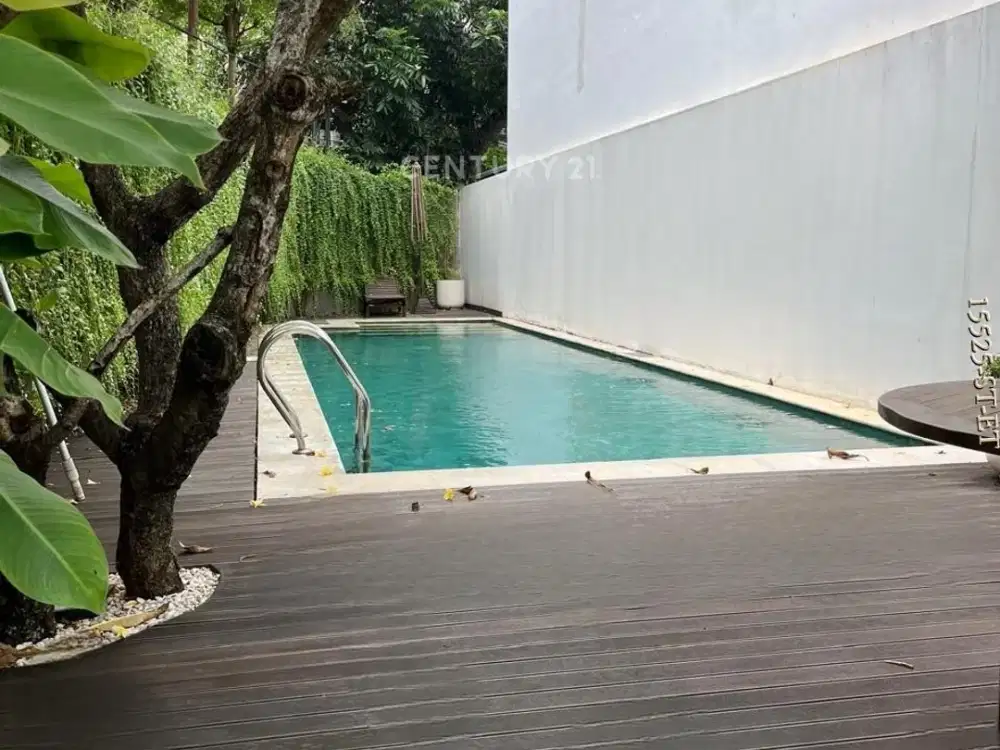 Dijual rumah hommy samping fasum dengan view kolam renang dalam Town House di Pesanggrahan