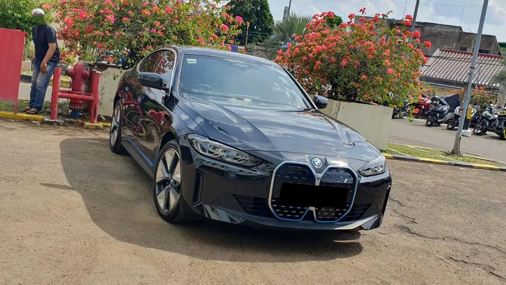 [ GARANSI 5TH ] BMW i4 i 4 eDrive35 AT Black On Maroon 2024/2025