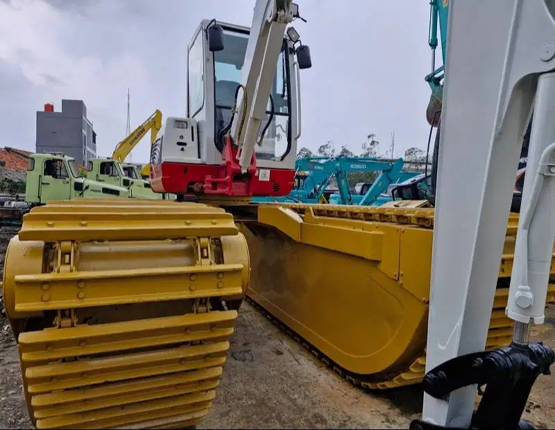 Dijual Excavator Amphibious Merk Takheuci TB235