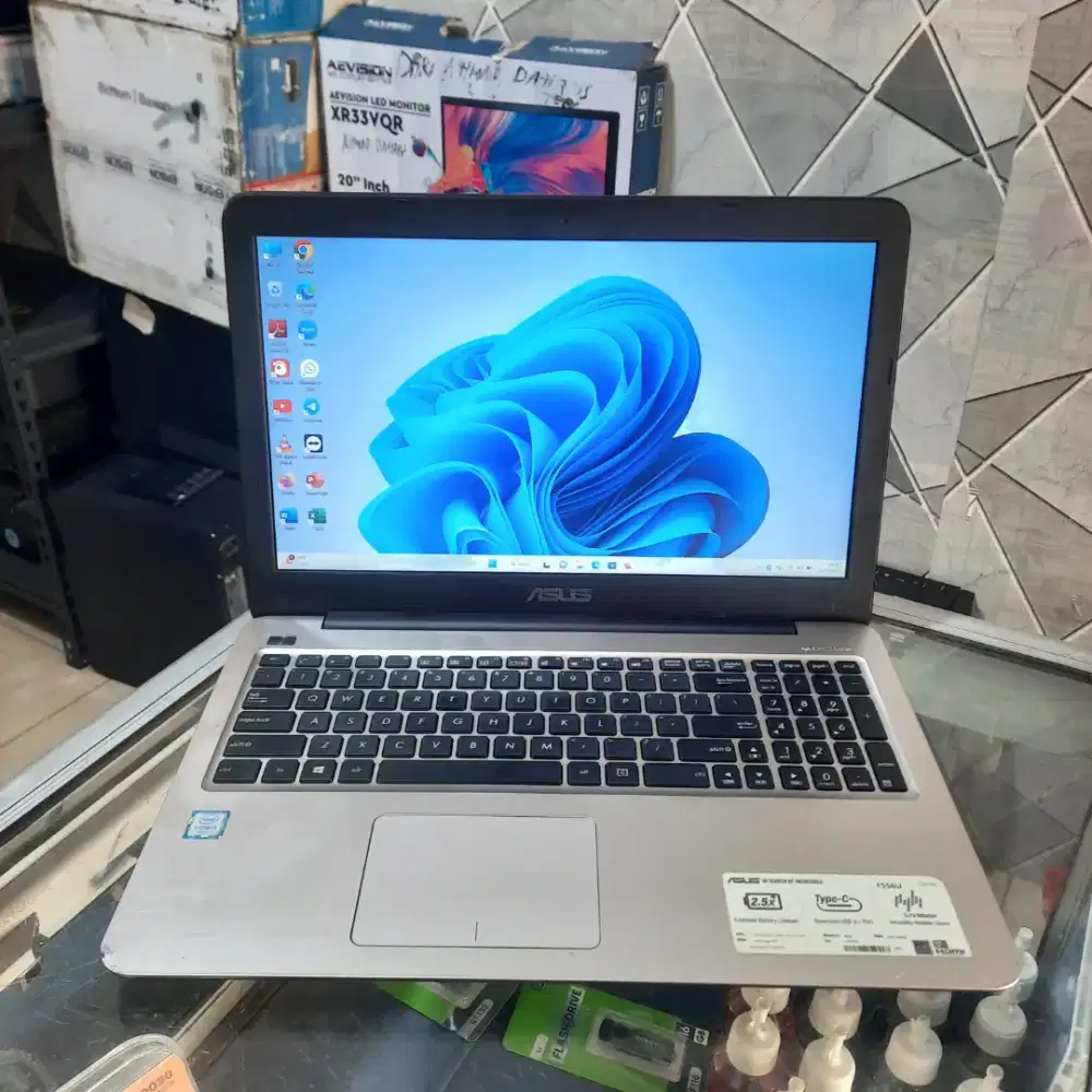 Asus F556U, Core i5 gen 7, RAM 8GB, SSD 256GB, Layar 15,6 FHD