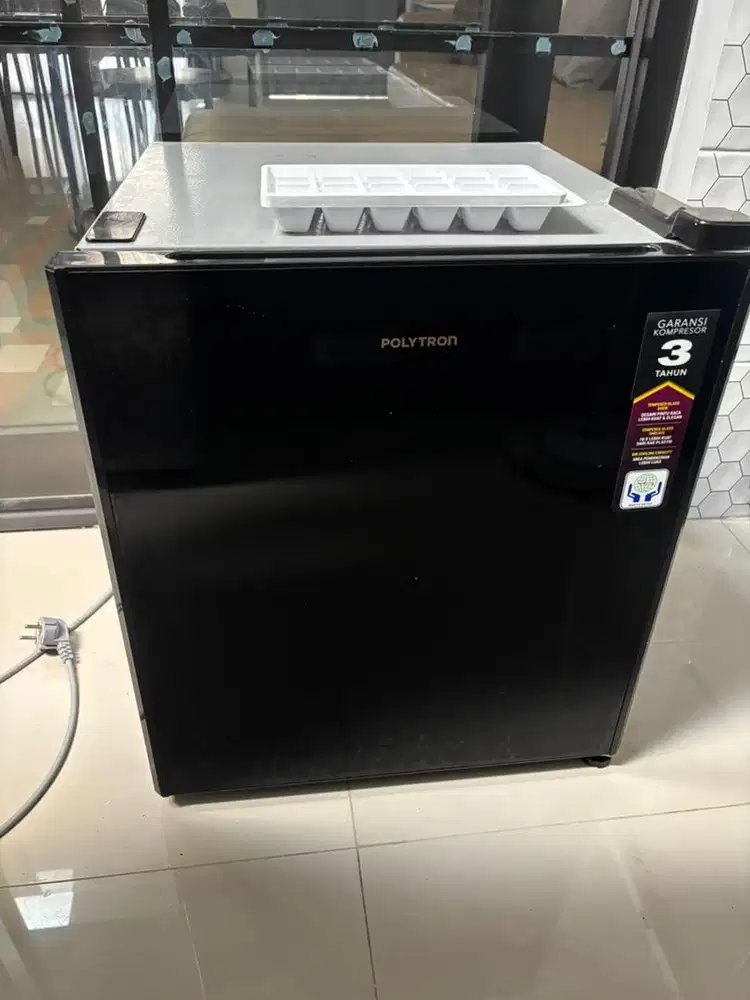 Kulkas Mini Bar Polytron 50L