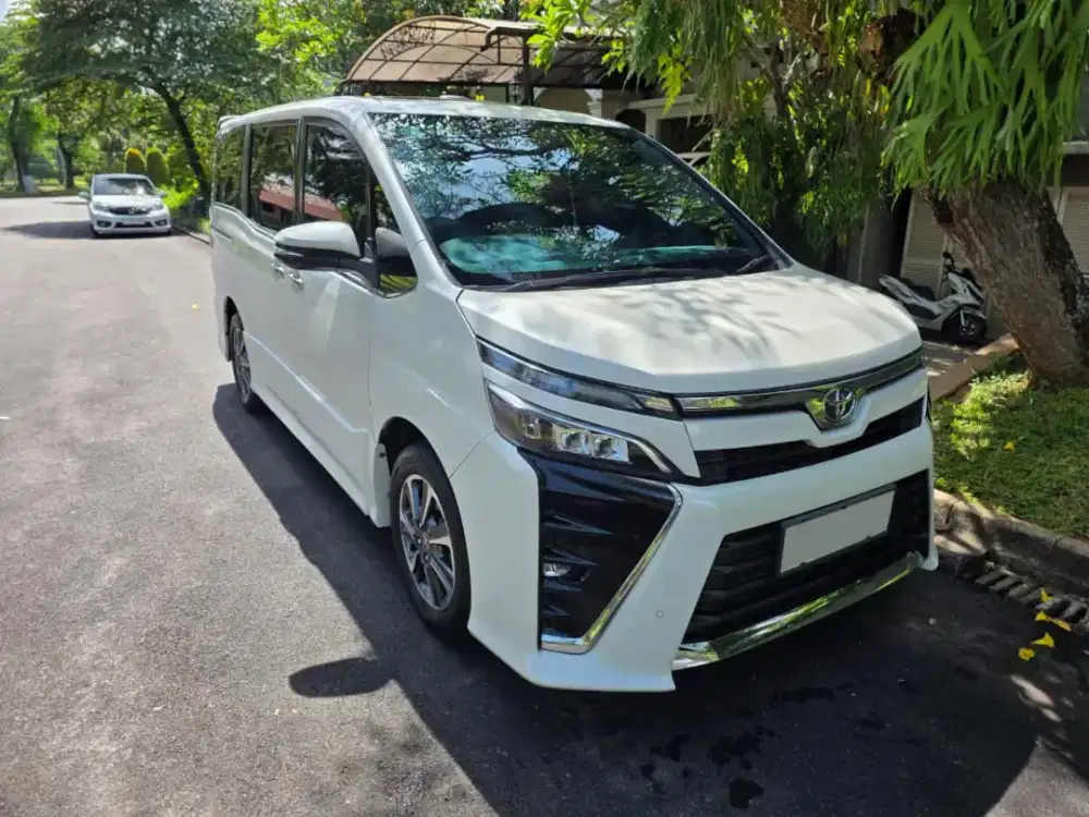 Toyota Voxy 2020 Matik Putih