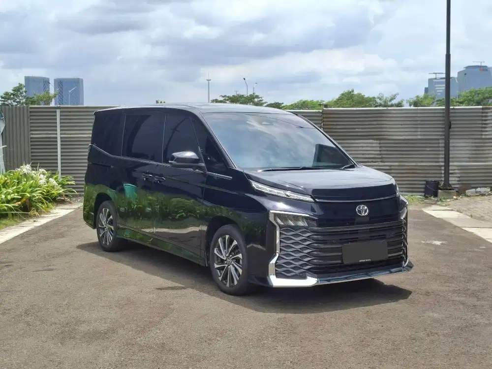 TOYOTA VOXY 2.0 2023