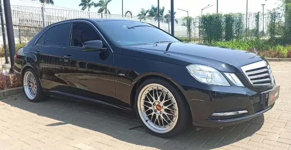 Mercy E250 At 2012/ 2013 hitam