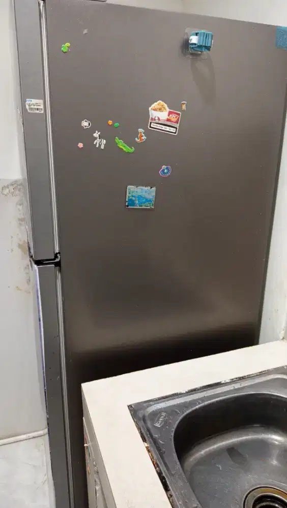 Lemari es 2 pintu ukuran jumbo merk Samsung